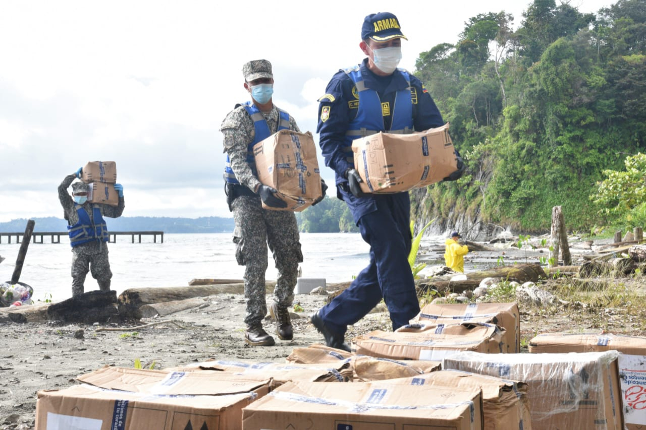 Unidades de la Armada de Colombia llevaron nuevas ayudas humanitarias a Chucheros en Bahía Málaga, Buenaventura