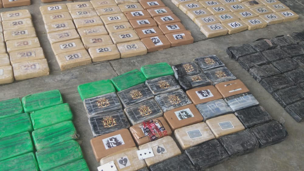 La Armada de Colombia incautó un semisumergible cargado con clorhidrato de cocaína en zona rural marítima de Buenaventura