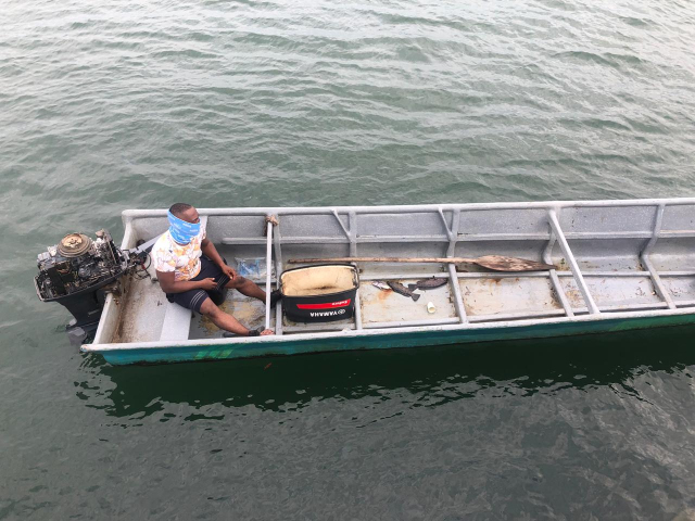 La Armada de Colombia rescató a dos pescadores quienes quedaron a la deriva en aguas del pacífico nariñense