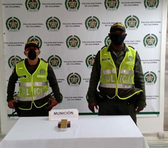 Mediante controles de registro en el muelle turístico de Buenaventura la Policía nacional halló 50 proyectiles al interior de un zapato 