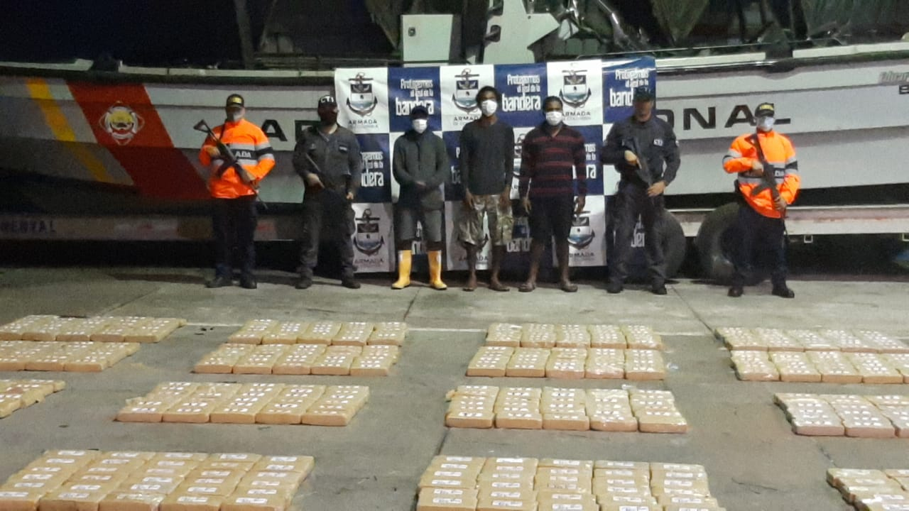 832 kilos de cocaína fueron incautados por la Armada de Colombia a 18 milla náuticas de Buenaventura