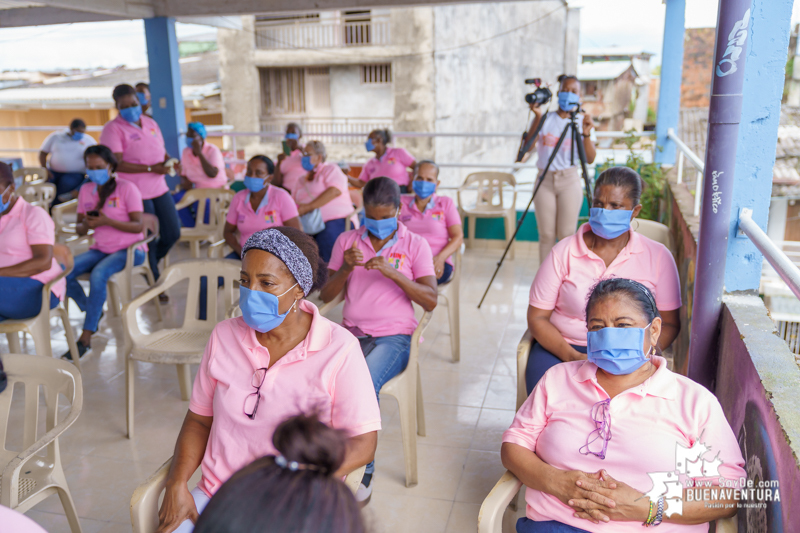 Mujeres víctimas del conflicto armado entregaron tapabocas, sábanas y elementos de bioseguridad para puestos de salud en Buenaventura 