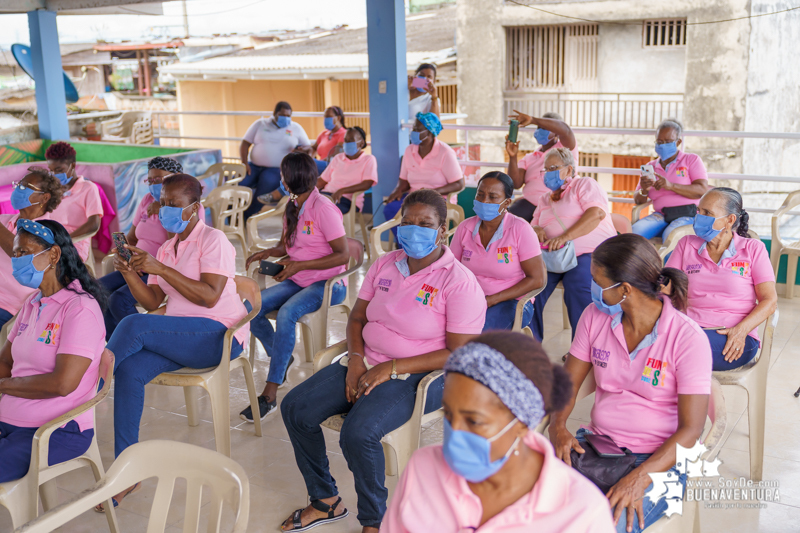 Mujeres víctimas del conflicto armado entregaron tapabocas, sábanas y elementos de bioseguridad para puestos de salud en Buenaventura 