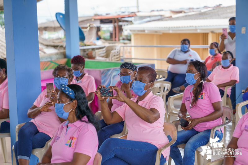 Mujeres víctimas del conflicto armado entregaron tapabocas, sábanas y elementos de bioseguridad para puestos de salud en Buenaventura 