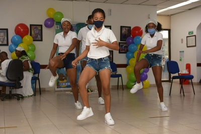 En Buenaventura los niños aprendieron sobre sus derechos y bailaron con Mambrú