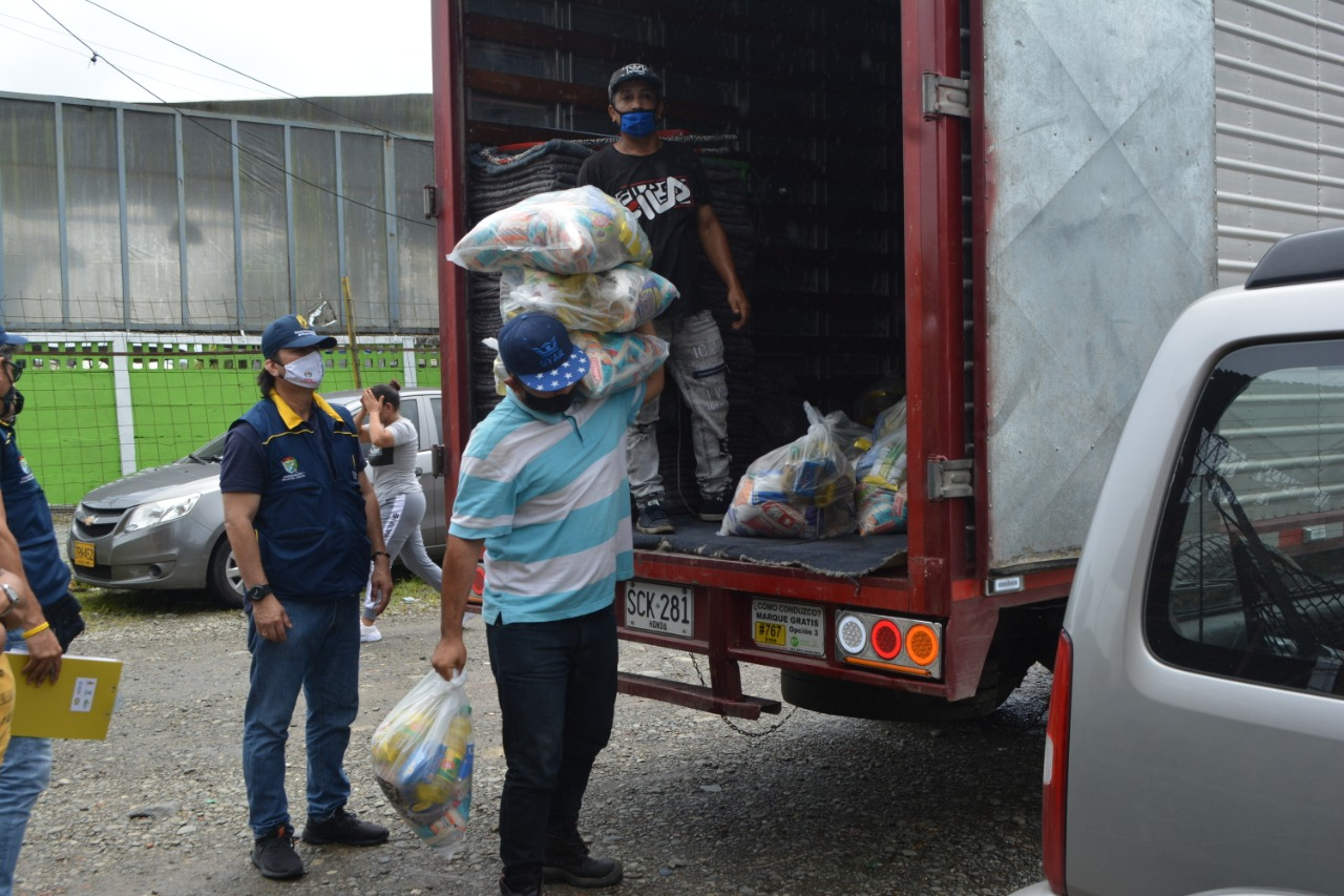 La Gobernación del Valle llegó con ayudas humanitarias a familias indígenas de Buenaventura