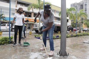 La Gestora Social realizó "Lavatón" en el bulevar de Buenaventura