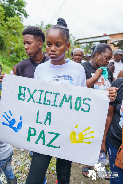 En medio de lágrimas, un fuerte llamado a la paz y rechazo a la violencia, los habitantes de Sabaletas despidieron a Cristian Andrés Estrella Riascos