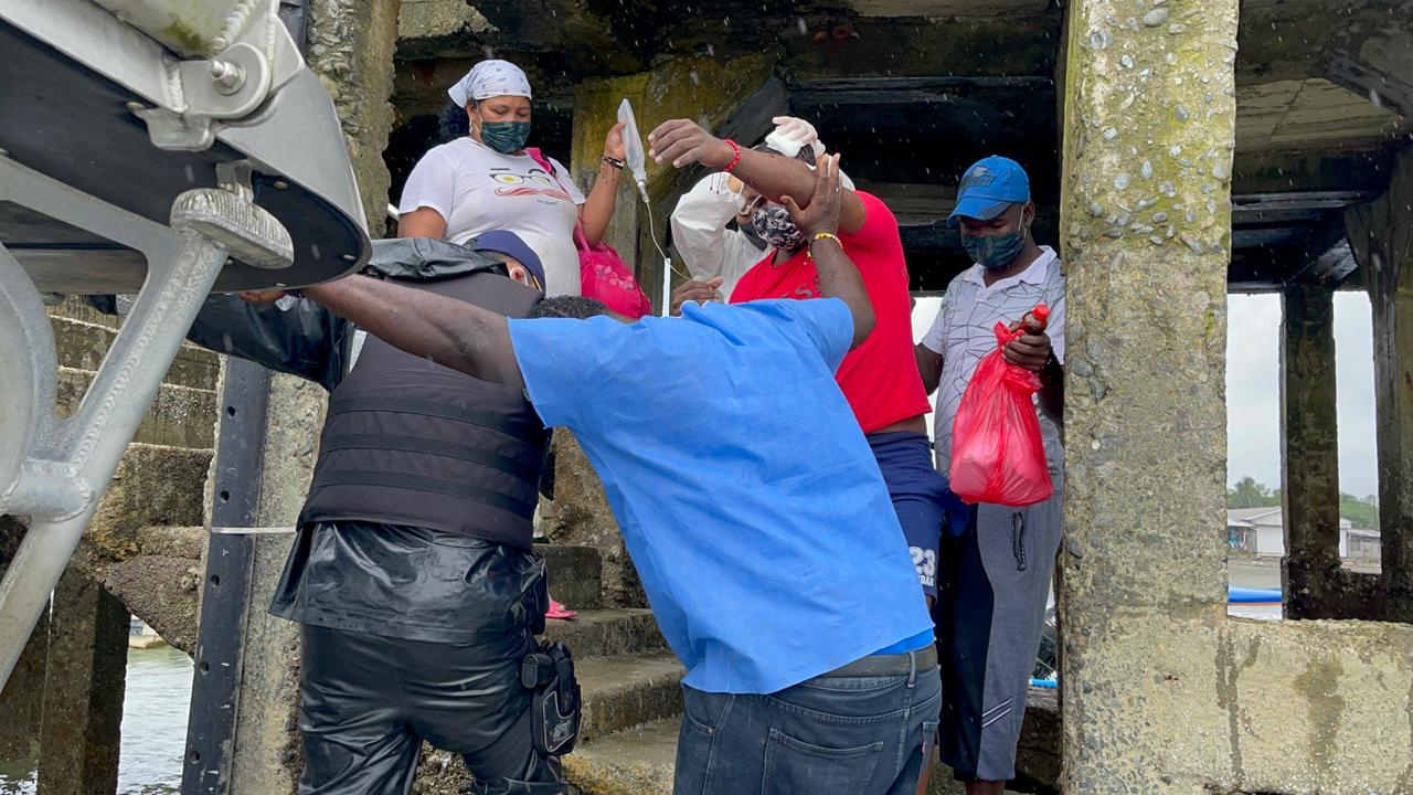 La Armada de Colombia evacuó un hombre desde Juanchaco en delicado estado de salud