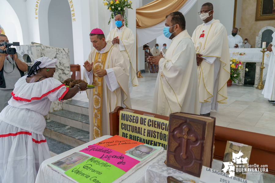 Autoridades y comunidad de Buenaventura conmemoraron el 49 aniversario del fallecimiento del Monseñor Gerardo Valencia Cano