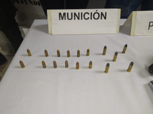 8 presuntos miembros de La Local fueron capturados y además se incautaron 10 armas de fuego, entre estas un fusil AK 47 y 1 subametralladora Mini Uzi