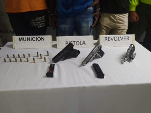 8 presuntos miembros de La Local fueron capturados y además se incautaron 10 armas de fuego, entre estas un fusil AK 47 y 1 subametralladora Mini Uzi