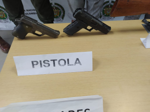 8 presuntos miembros de La Local fueron capturados y además se incautaron 10 armas de fuego, entre estas un fusil AK 47 y 1 subametralladora Mini Uzi