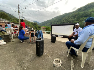 La CVC realizó actividades de concientización sobre el buen uso del agua con cine bajo las estrellas