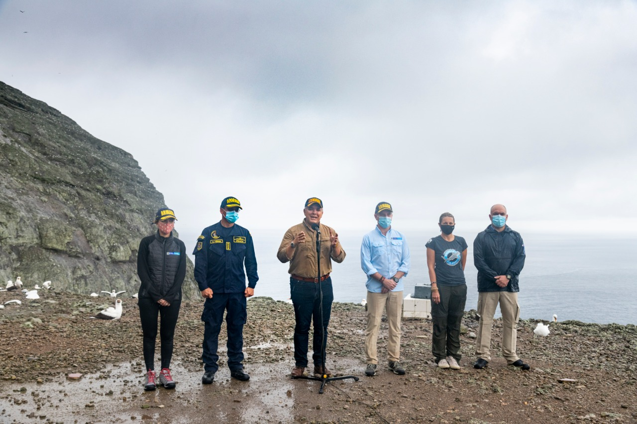 Presidente anuncia desde Malpelo acciones para proteger la isla, combatir la pesca ilegal y dar a conocer este santuario natural de Colombia