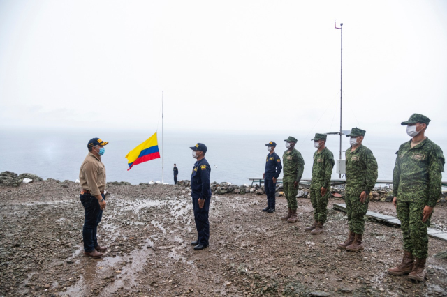 Presidente anuncia desde Malpelo acciones para proteger la isla, combatir la pesca ilegal y dar a conocer este santuario natural de Colombia