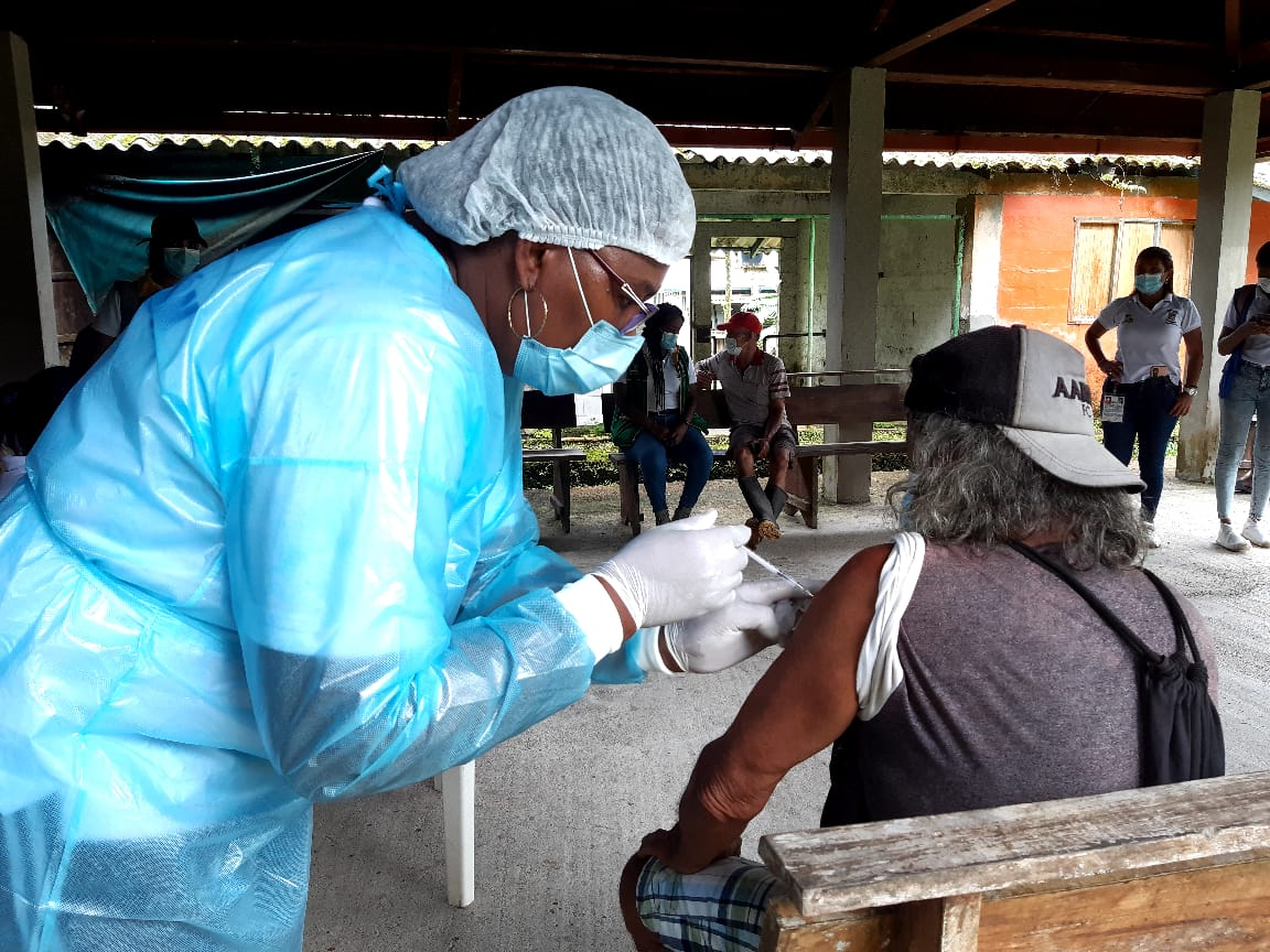 Comunidad de los corregimientos de La Bocana, Juanchaco, Ladrilleros, recibió la vacuna contra la COVID-19 