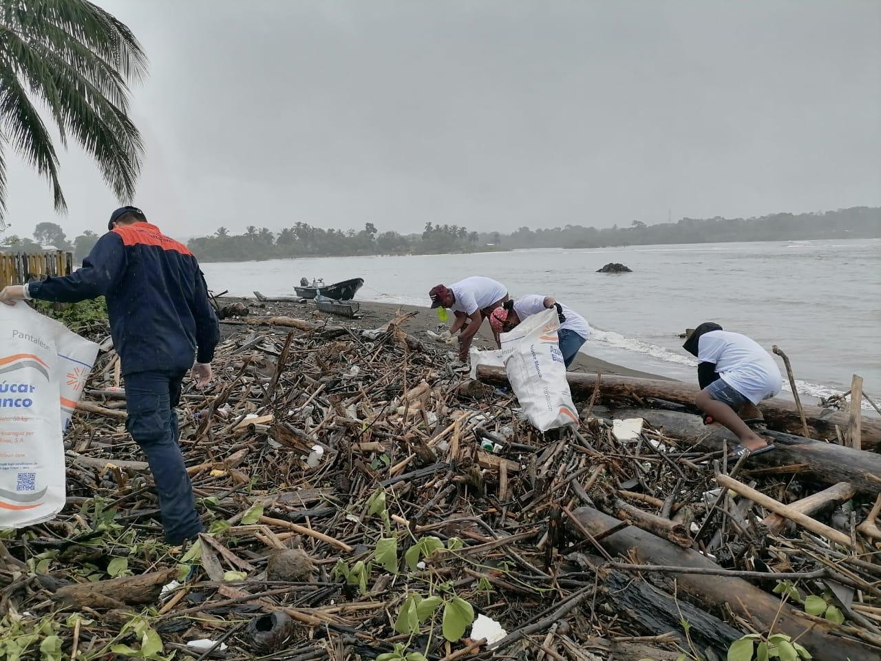 La Dirección General Marítima y Fundación Natura lideraron jornada de limpieza en playas de Bahía Solano, Chocó