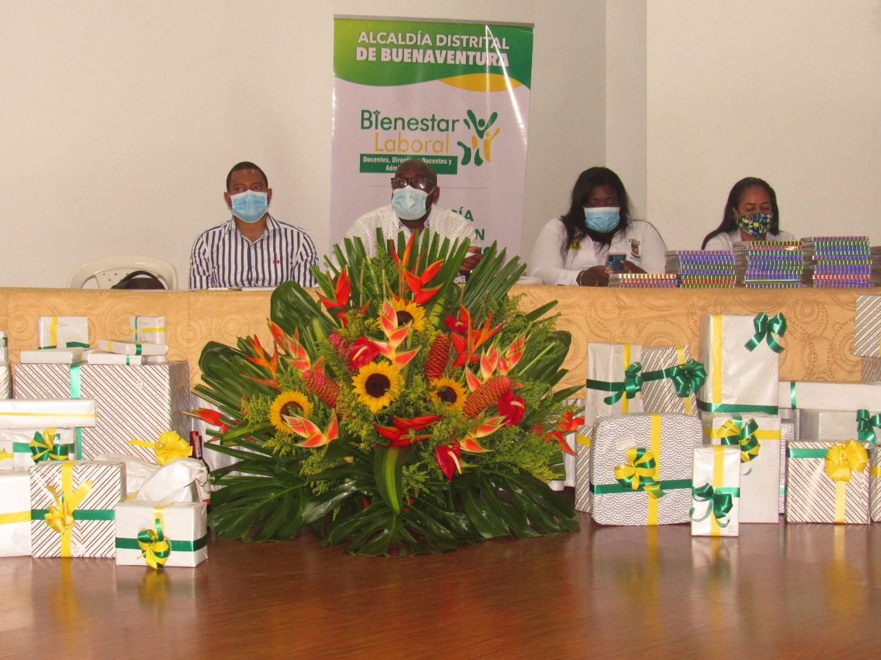 41 docentes de instituciones educativas oficiales fueron exaltados por la Secretaría de Educación en la celebración del Día del Maestro en Buenaventura 