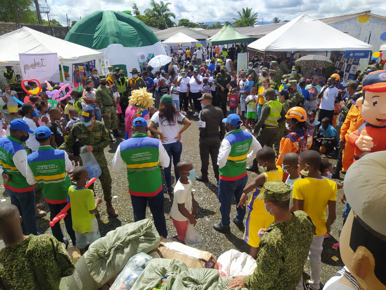 1.350 ciudadanos de Buenaventura recibieron oferta de servicios y donaciones del Sector Defensa e instituciones públicas