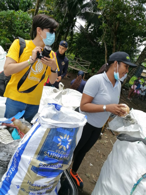 Jóvenes de Buenaventura reciclan material para construir casas