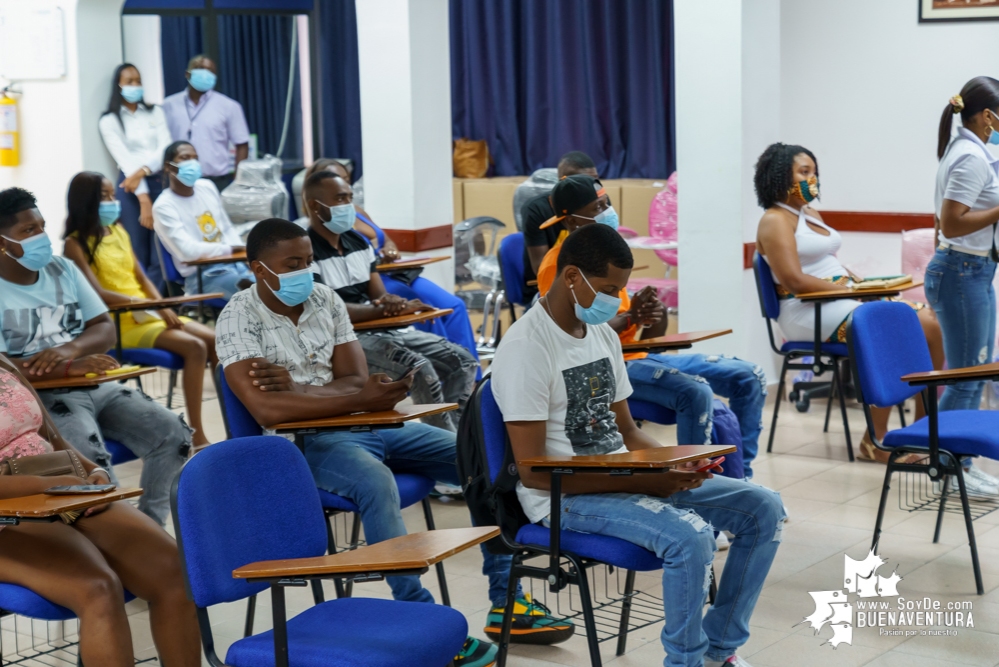 Se certificaron 20 emprendedores del sector Peluquero y Barbero del programa Jóvenes Resilientes en el Distrito de Buenaventura