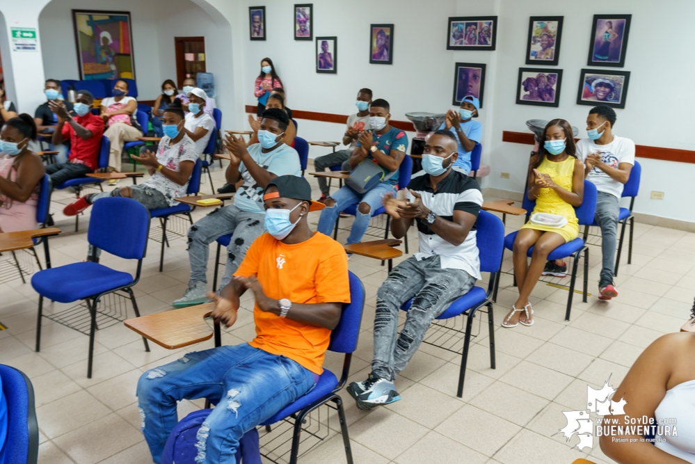 Se certificaron 20 emprendedores del sector Peluquero y Barbero del programa Jóvenes Resilientes en el Distrito de Buenaventura