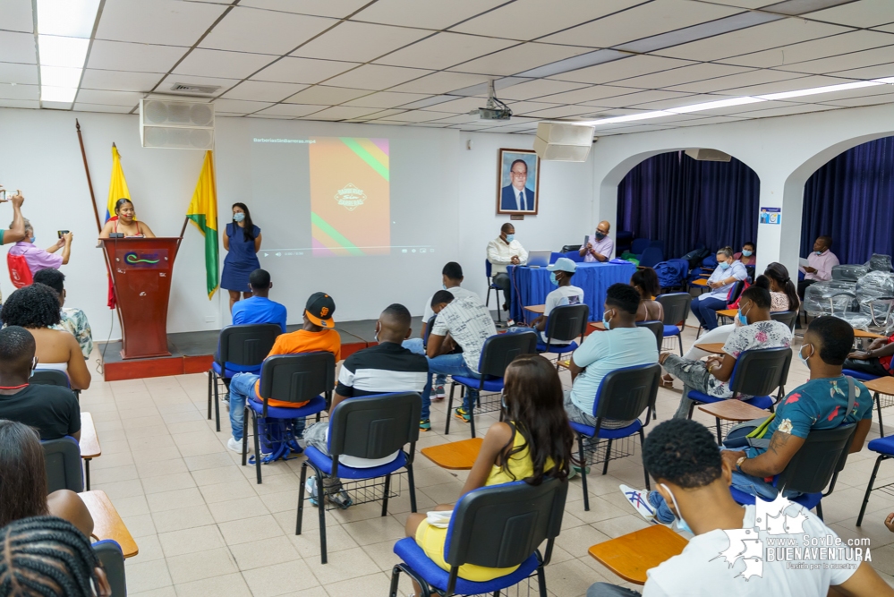 Se certificaron 20 emprendedores del sector Peluquero y Barbero del programa Jóvenes Resilientes en el Distrito de Buenaventura