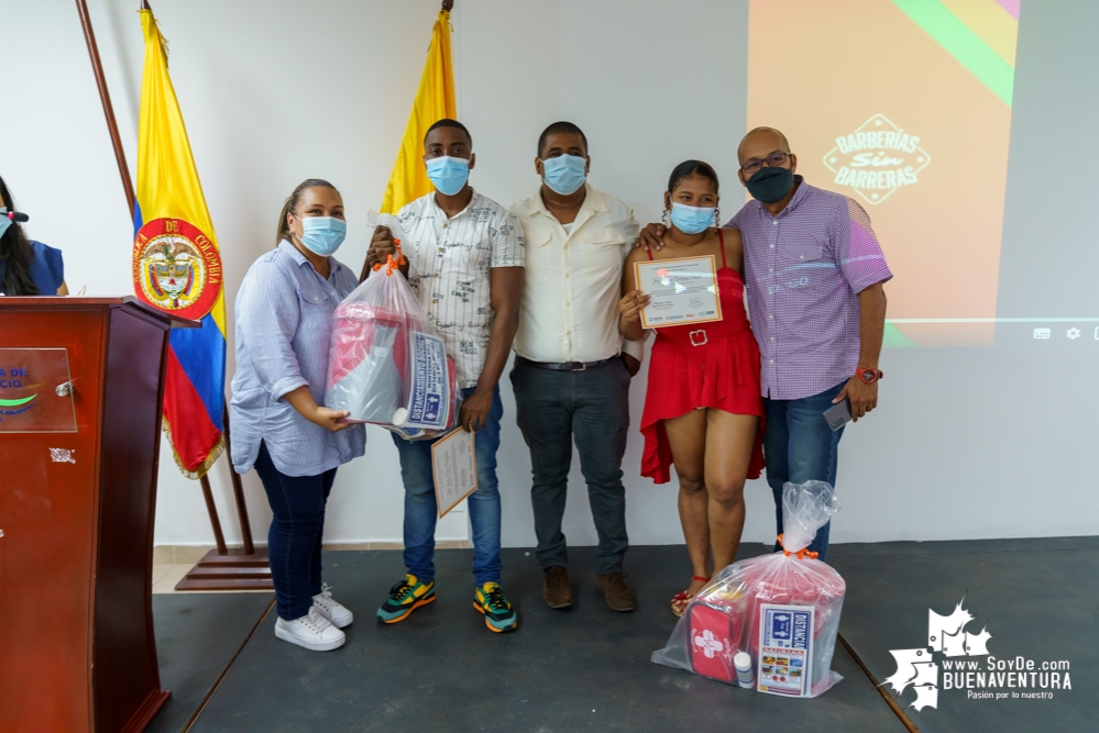 Se certificaron 20 emprendedores del sector Peluquero y Barbero del programa Jóvenes Resilientes en el Distrito de Buenaventura