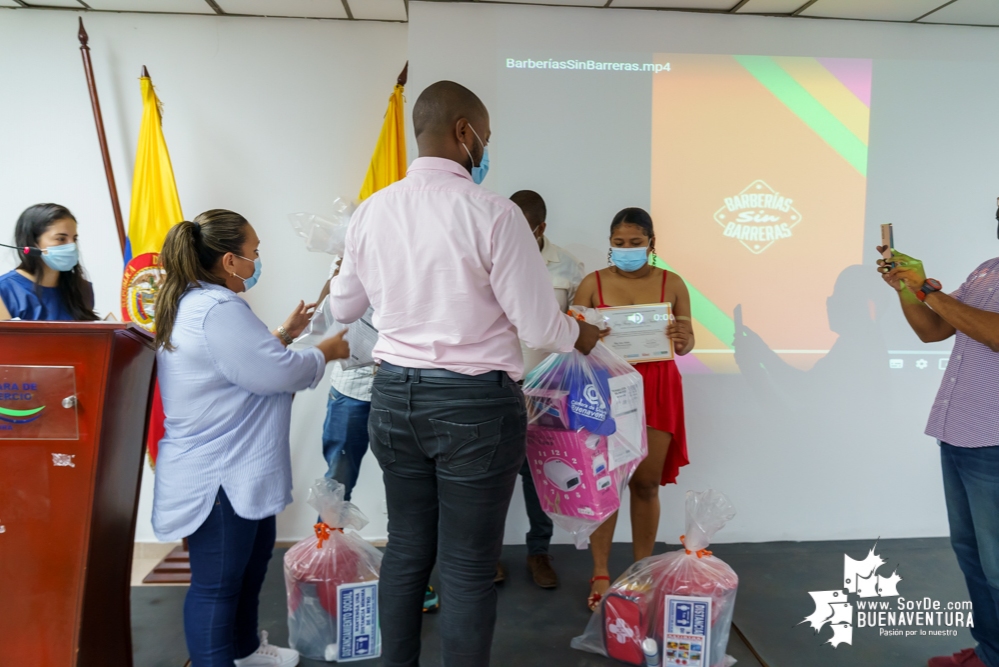 Se certificaron 20 emprendedores del sector Peluquero y Barbero del programa Jóvenes Resilientes en el Distrito de Buenaventura