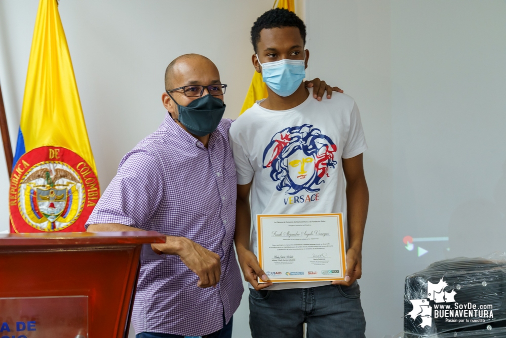 Se certificaron 20 emprendedores del sector Peluquero y Barbero del programa Jóvenes Resilientes en el Distrito de Buenaventura