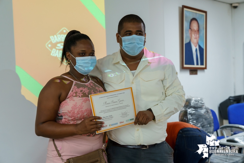 Se certificaron 20 emprendedores del sector Peluquero y Barbero del programa Jóvenes Resilientes en el Distrito de Buenaventura