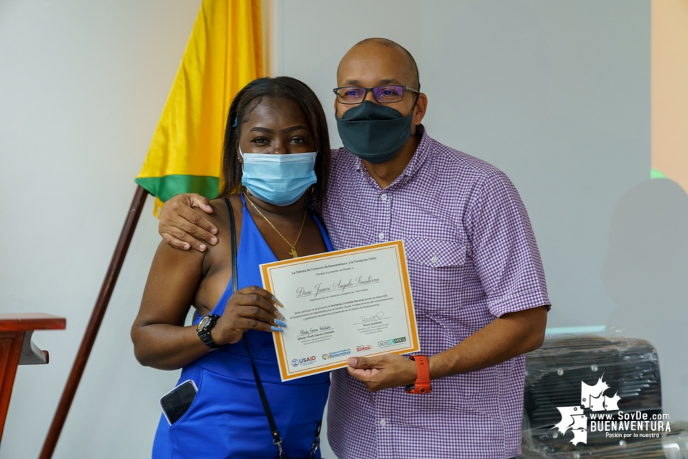 Se certificaron 20 emprendedores del sector Peluquero y Barbero del programa Jóvenes Resilientes en el Distrito de Buenaventura