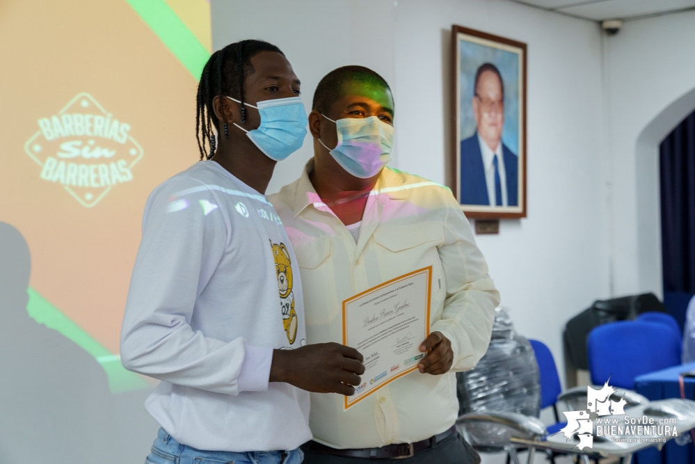 Se certificaron 20 emprendedores del sector Peluquero y Barbero del programa Jóvenes Resilientes en el Distrito de Buenaventura