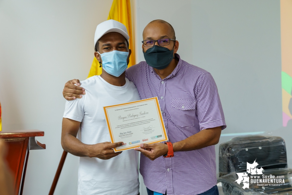 Se certificaron 20 emprendedores del sector Peluquero y Barbero del programa Jóvenes Resilientes en el Distrito de Buenaventura