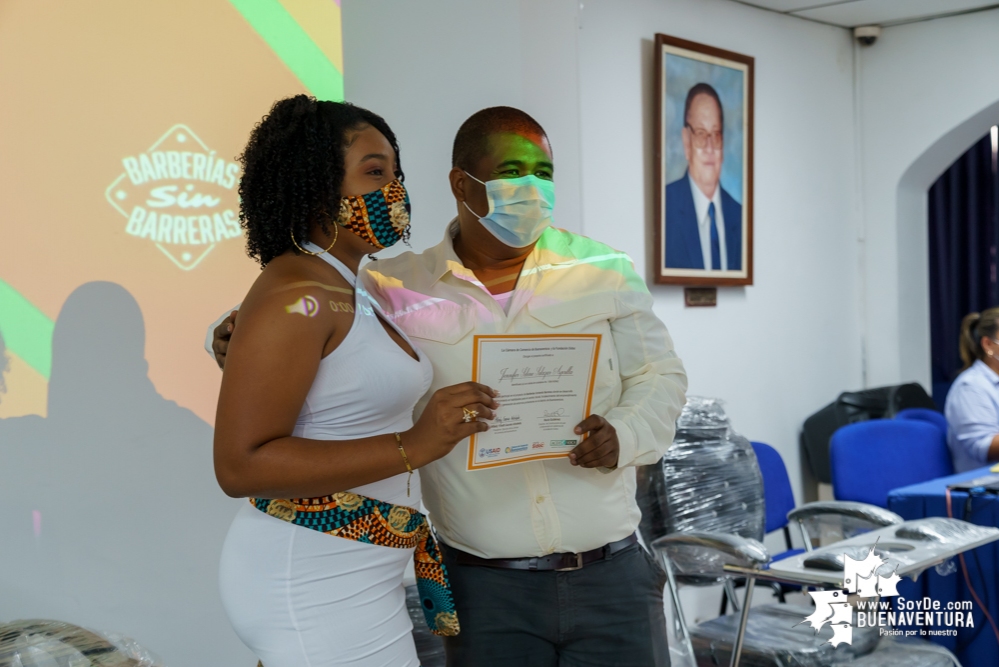 Se certificaron 20 emprendedores del sector Peluquero y Barbero del programa Jóvenes Resilientes en el Distrito de Buenaventura