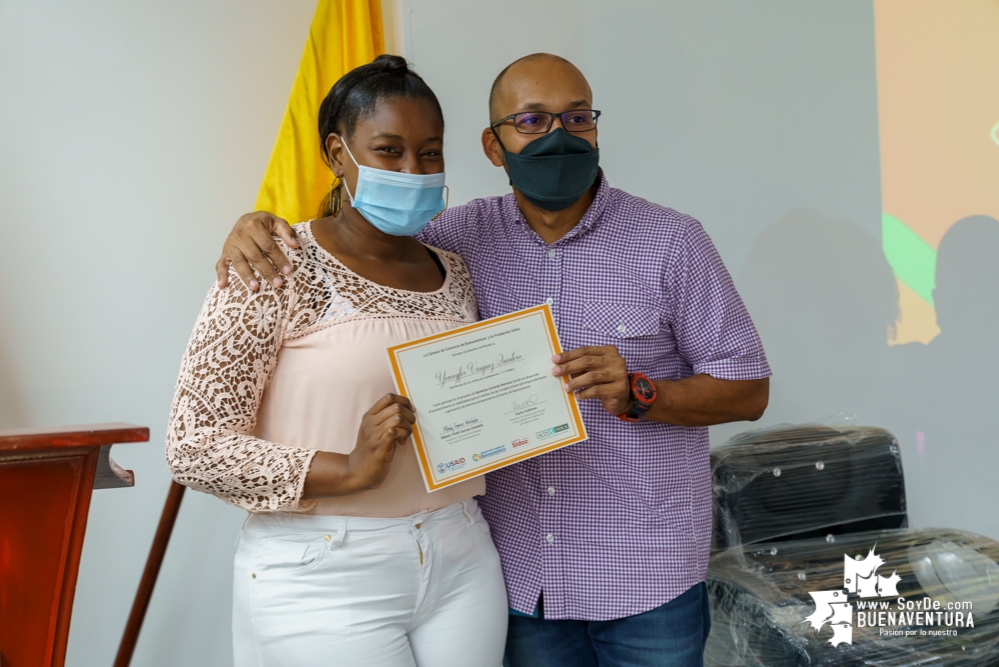 Se certificaron 20 emprendedores del sector Peluquero y Barbero del programa Jóvenes Resilientes en el Distrito de Buenaventura