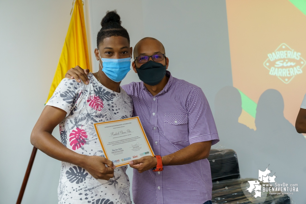 Se certificaron 20 emprendedores del sector Peluquero y Barbero del programa Jóvenes Resilientes en el Distrito de Buenaventura