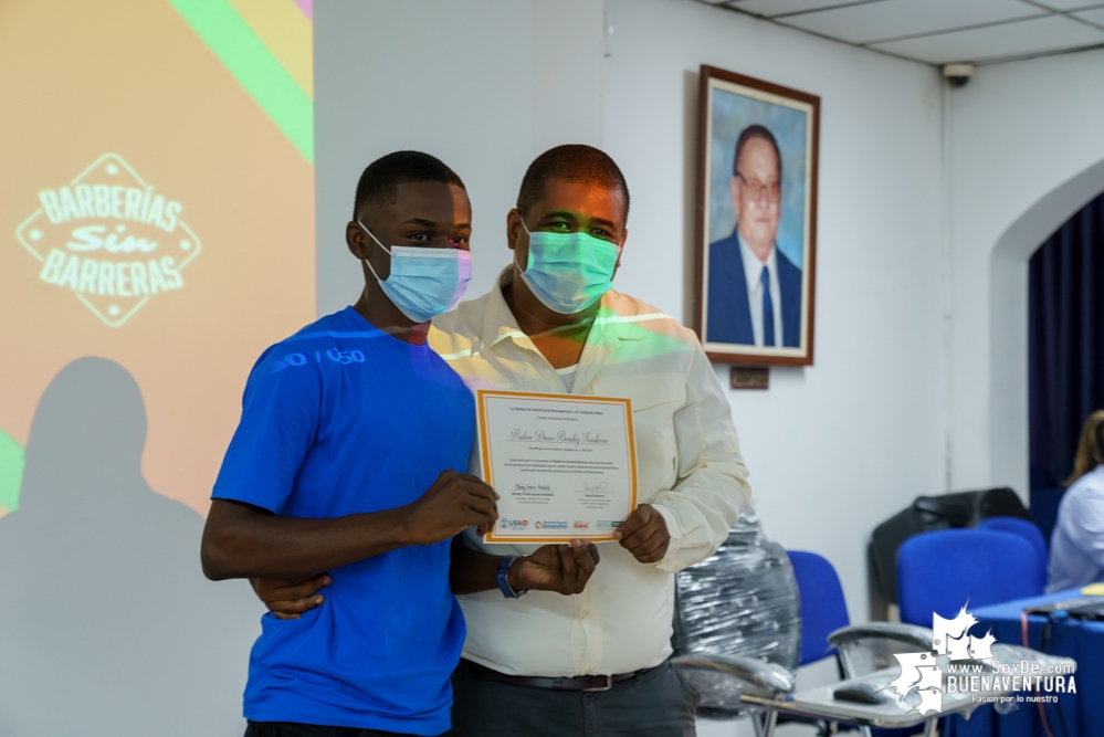 Se certificaron 20 emprendedores del sector Peluquero y Barbero del programa Jóvenes Resilientes en el Distrito de Buenaventura