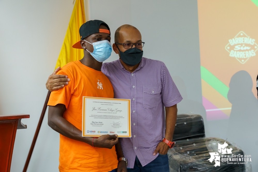 Se certificaron 20 emprendedores del sector Peluquero y Barbero del programa Jóvenes Resilientes en el Distrito de Buenaventura