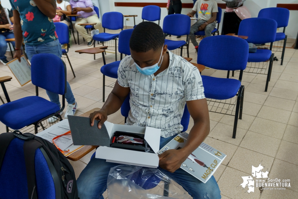 Se certificaron 20 emprendedores del sector Peluquero y Barbero del programa Jóvenes Resilientes en el Distrito de Buenaventura