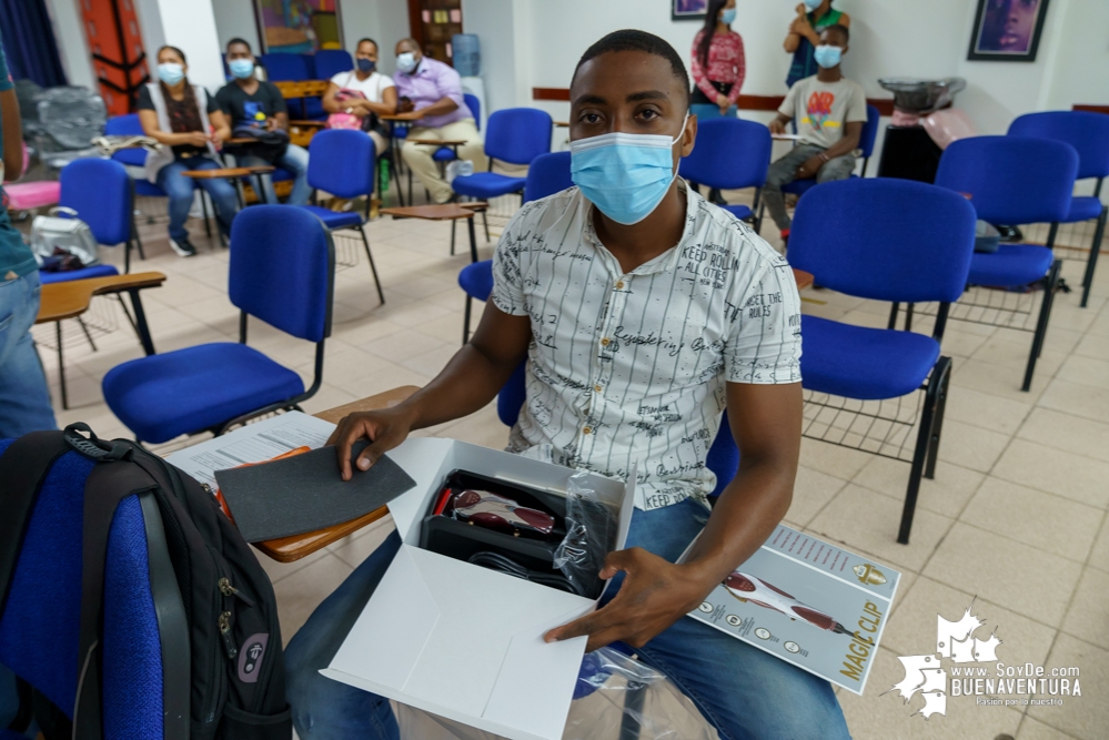 Se certificaron 20 emprendedores del sector Peluquero y Barbero del programa Jóvenes Resilientes en el Distrito de Buenaventura