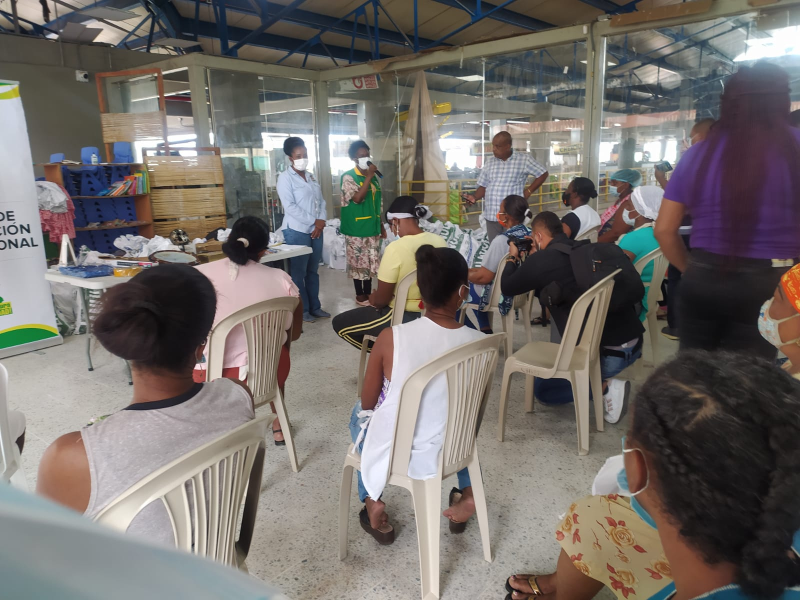 Trabajadores de la Galería José Hilario López de Buenaventura fueron beneficiados con kits para el hogar