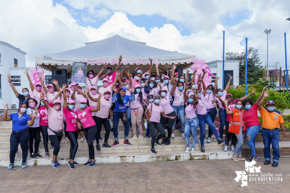 Con rumbaterapia se realizó en Buenaventura el Domingo Rosa para conmemorar el Día Mundial de la Lucha contra el cáncer de seno 