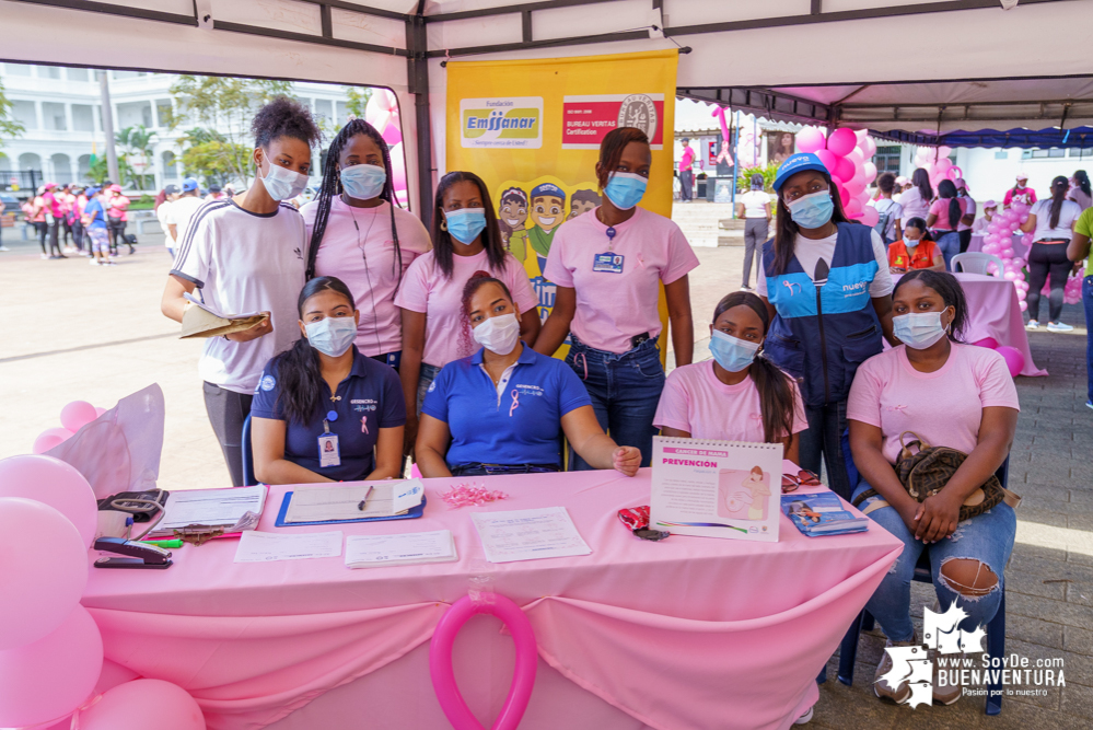 Con rumbaterapia se realizó en Buenaventura el Domingo Rosa para conmemorar el Día Mundial de la Lucha contra el cáncer de seno 