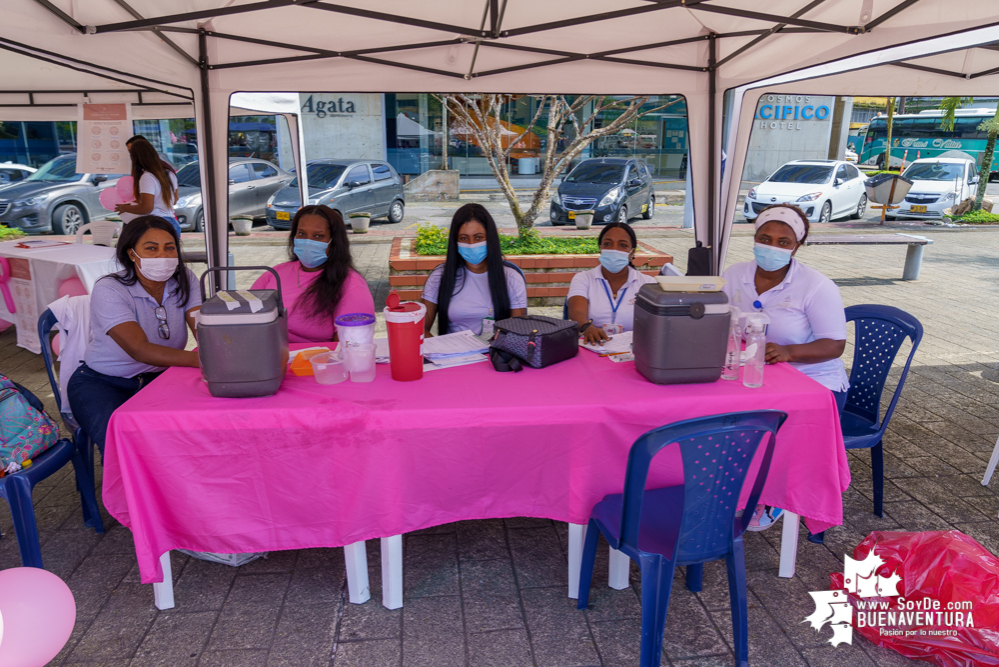 Con rumbaterapia se realizó en Buenaventura el Domingo Rosa para conmemorar el Día Mundial de la Lucha contra el cáncer de seno 