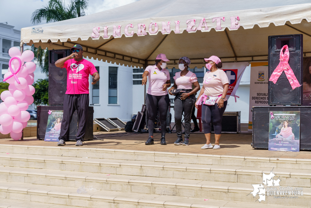 Con rumbaterapia se realizó en Buenaventura el Domingo Rosa para conmemorar el Día Mundial de la Lucha contra el cáncer de seno 