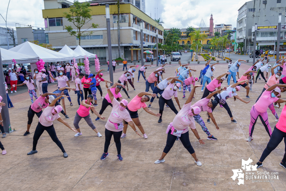 Con rumbaterapia se realizó en Buenaventura el Domingo Rosa para conmemorar el Día Mundial de la Lucha contra el cáncer de seno 