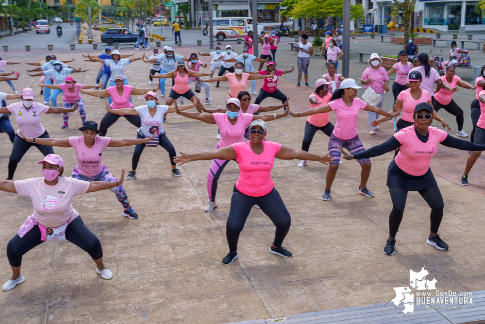 Con rumbaterapia se realizó en Buenaventura el Domingo Rosa para conmemorar el Día Mundial de la Lucha contra el cáncer de seno 