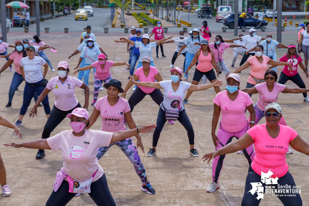 Con rumbaterapia se realizó en Buenaventura el Domingo Rosa para conmemorar el Día Mundial de la Lucha contra el cáncer de seno 